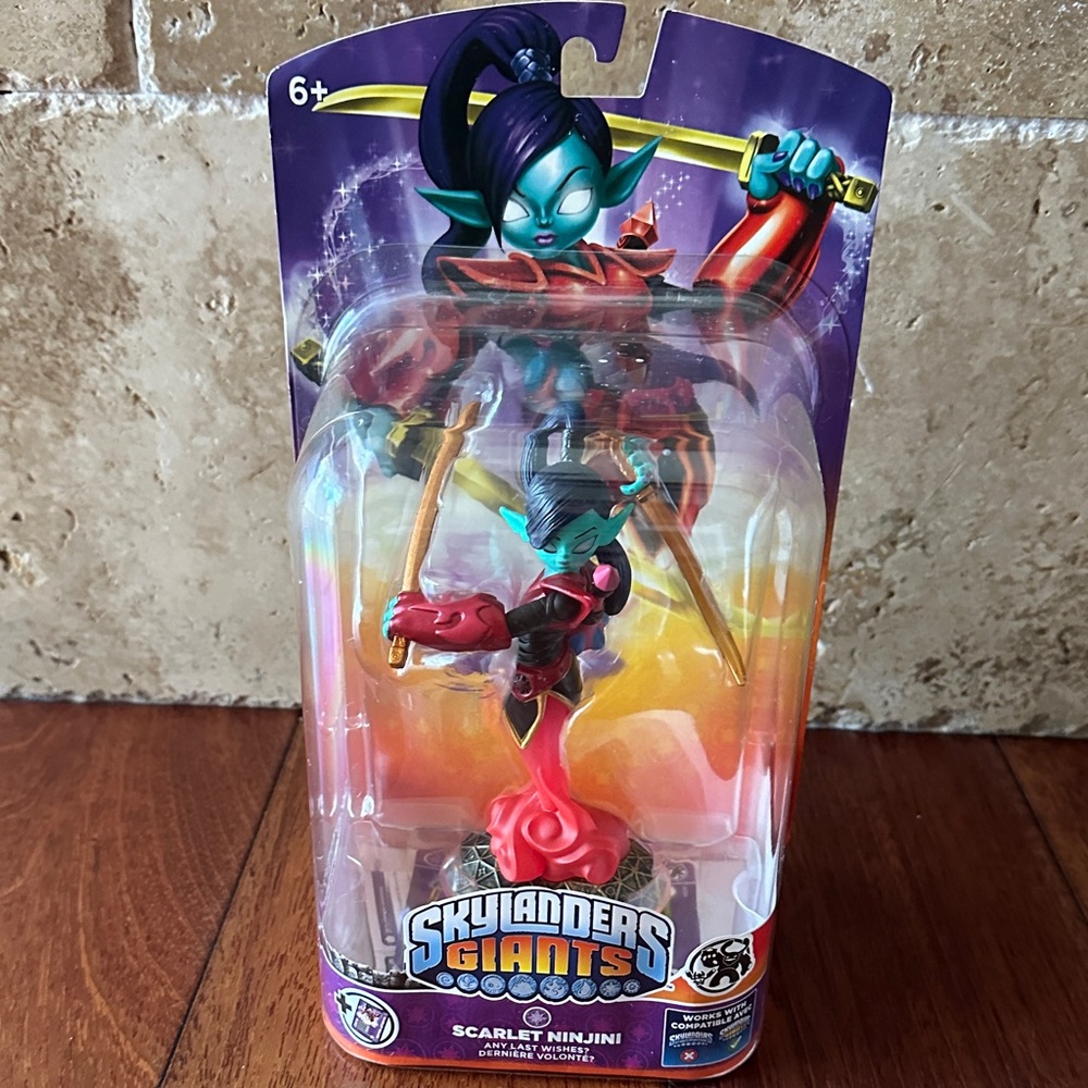 Giants Scarlet Ninjini Figure - Red and Black